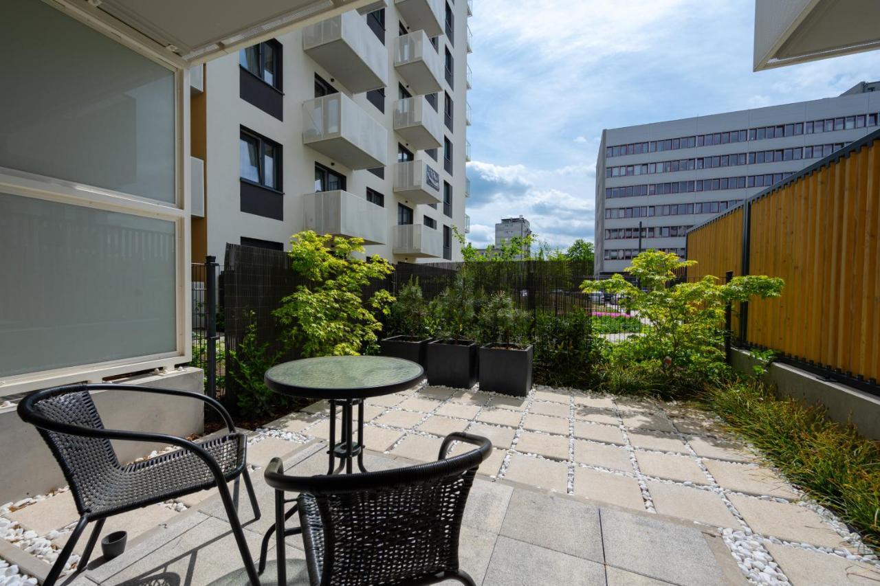 Miedziana 6 & 18 Apartment With Free Garage Wroclaw By Renters Exterior foto