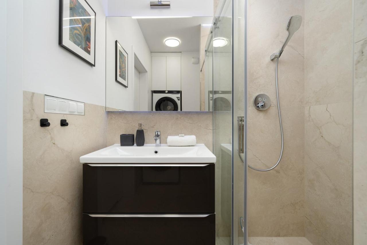 Miedziana 6 & 18 Apartment With Free Garage Wroclaw By Renters Exterior foto
