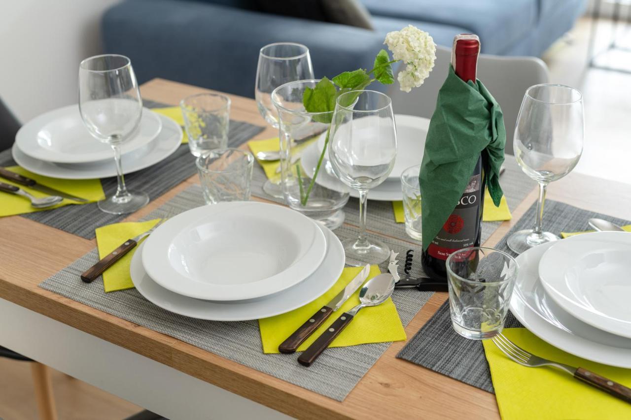 Miedziana 6 & 18 Apartment With Free Garage Wroclaw By Renters Exterior foto