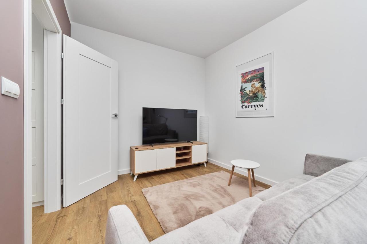 Miedziana 6 & 18 Apartment With Free Garage Wroclaw By Renters Exterior foto